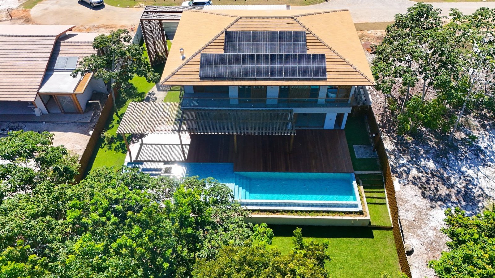 Piscina e cobertura da Casa Laguna