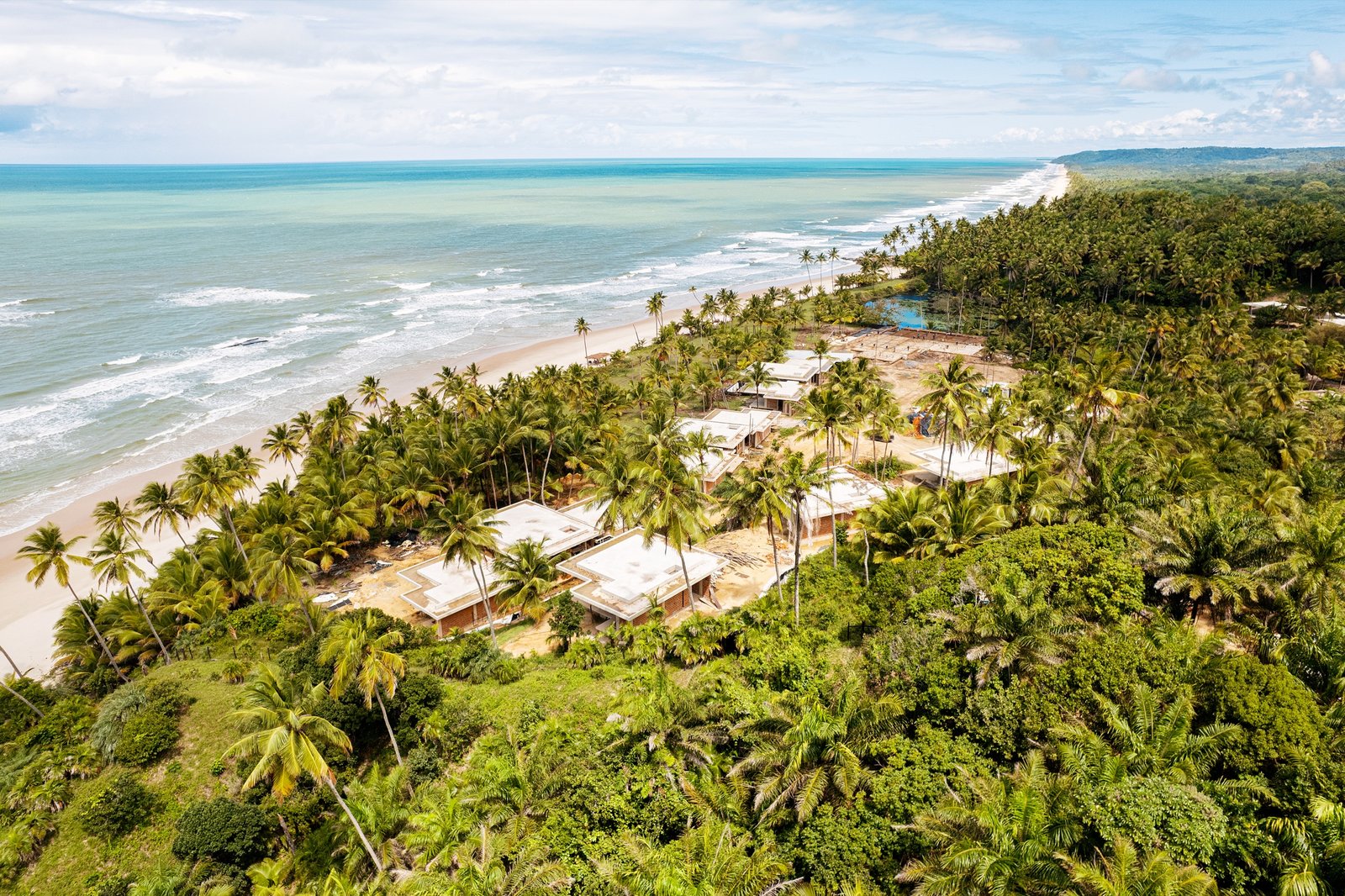 Vista aérea da execução do Resort JK em Itacaré